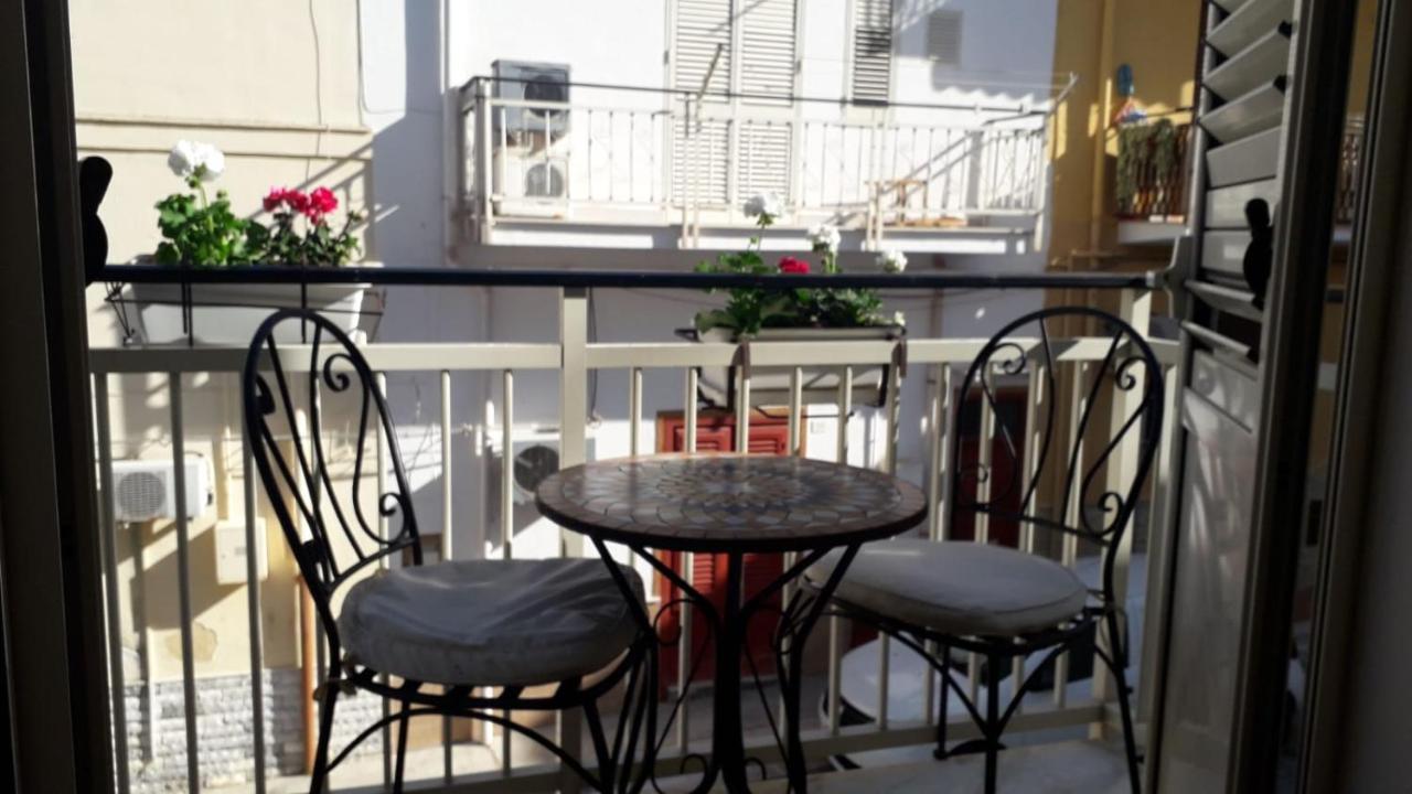 Casa Vacanze Chiara Terrasini Bagian luar foto
