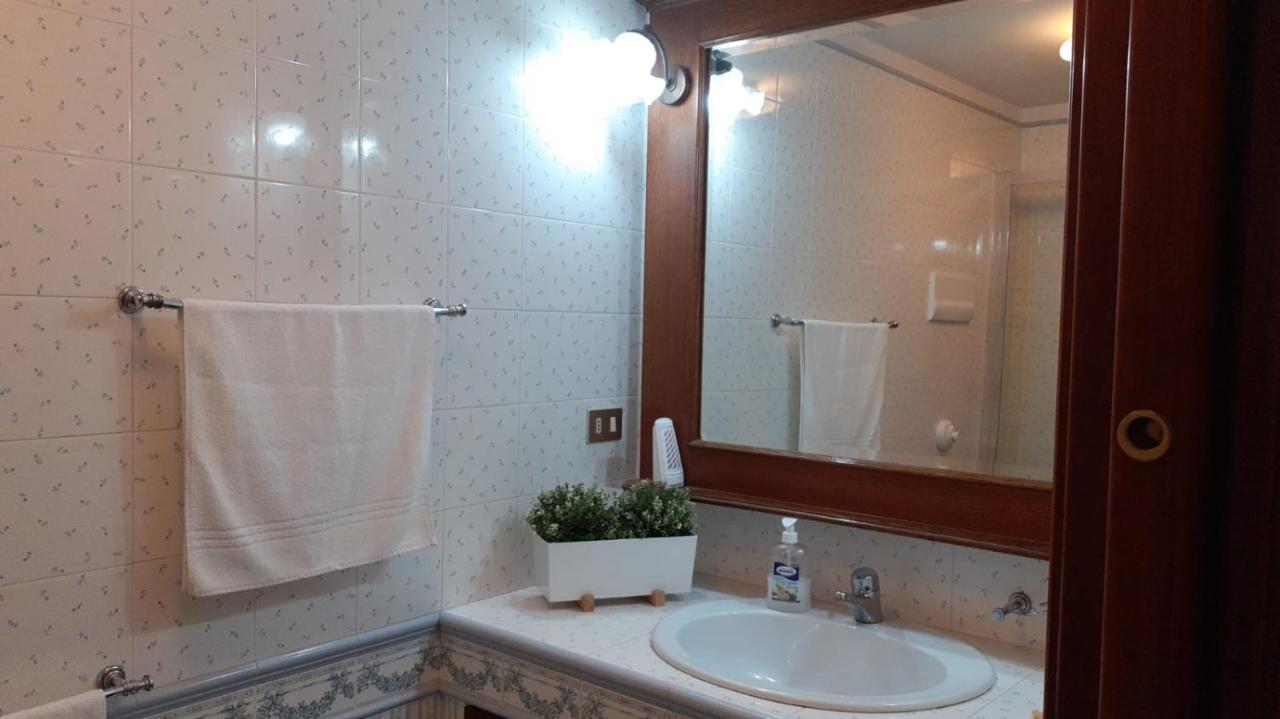Casa Vacanze Chiara Terrasini Bagian luar foto