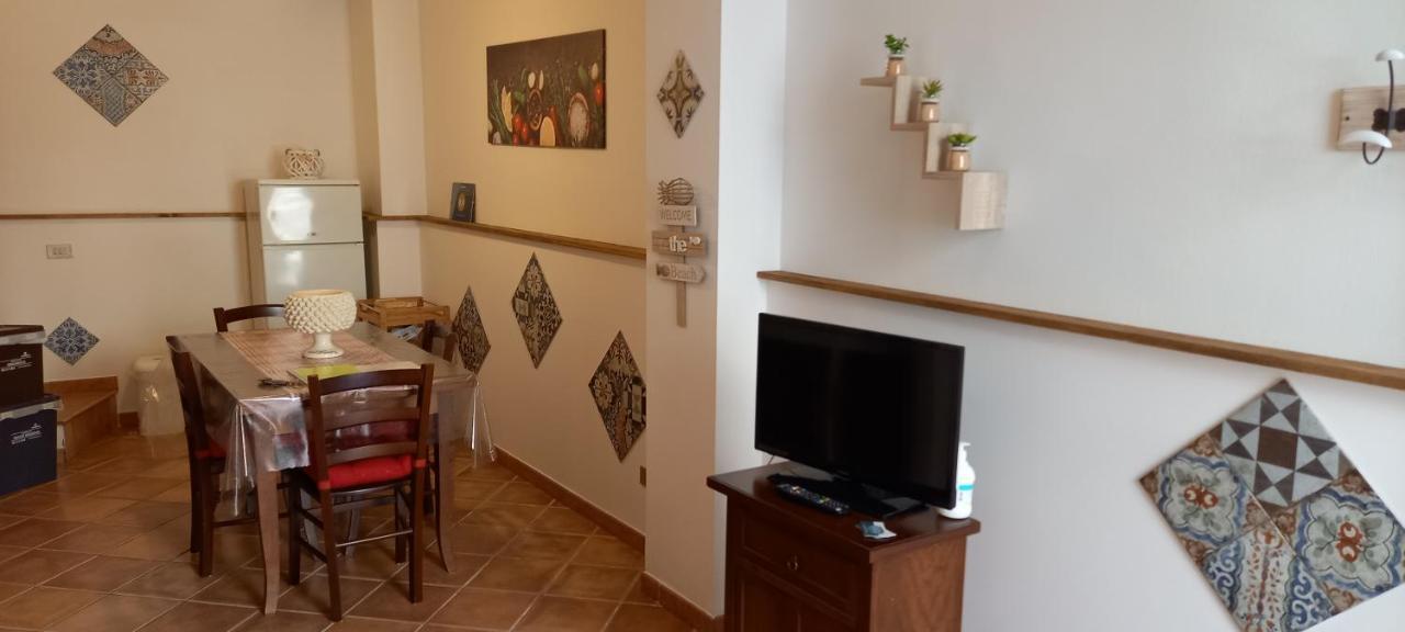 Casa Vacanze Chiara Terrasini Bagian luar foto