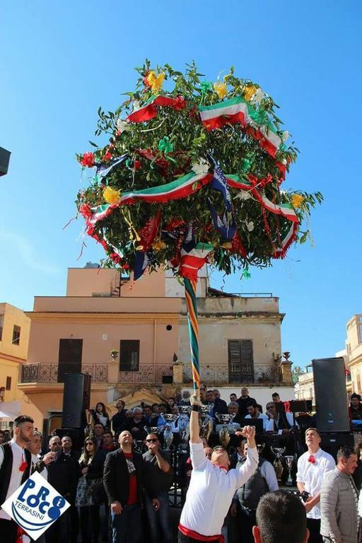 Casa Vacanze Chiara Terrasini Bagian luar foto