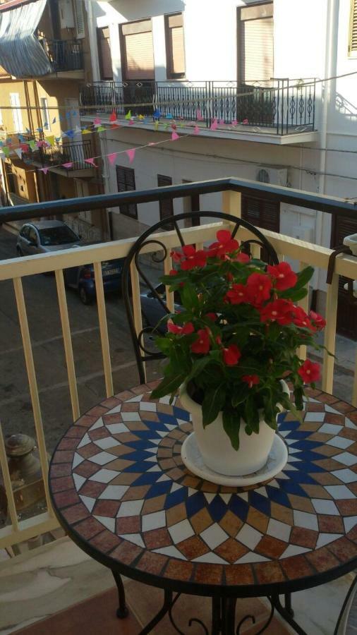 Casa Vacanze Chiara Terrasini Bagian luar foto