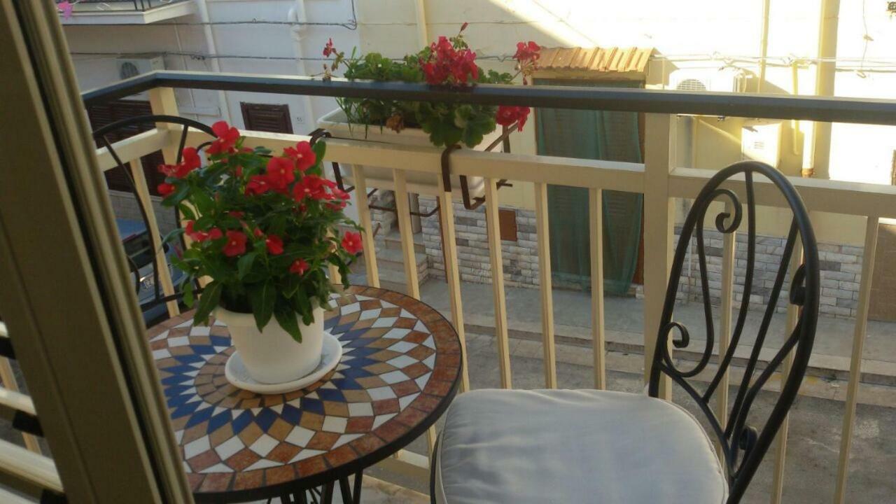Casa Vacanze Chiara Terrasini Bagian luar foto