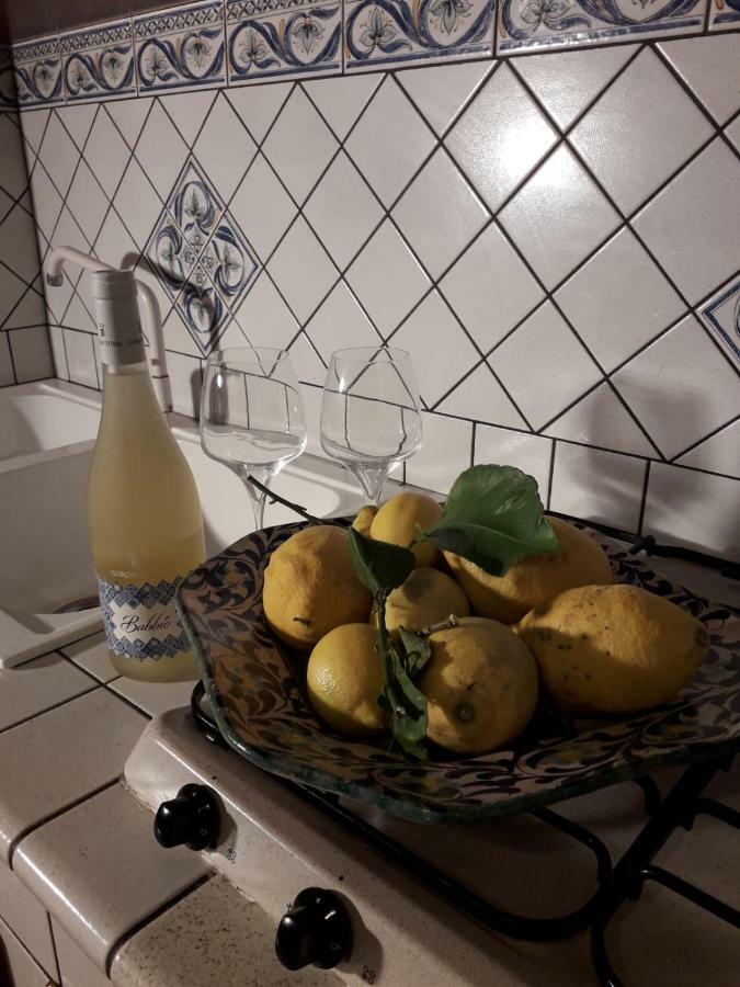 Casa Vacanze Chiara Terrasini Bagian luar foto